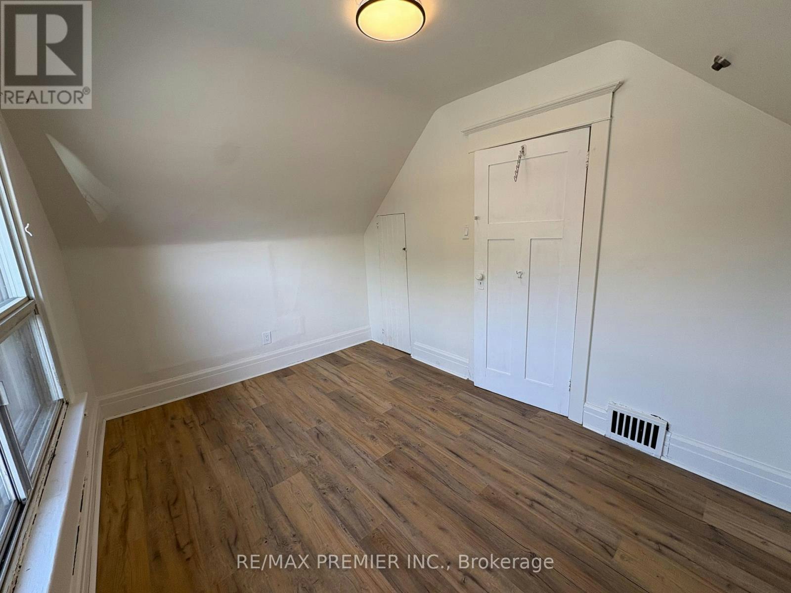 33 Royal York Road, Toronto, ON, M8V 2T3 - 9