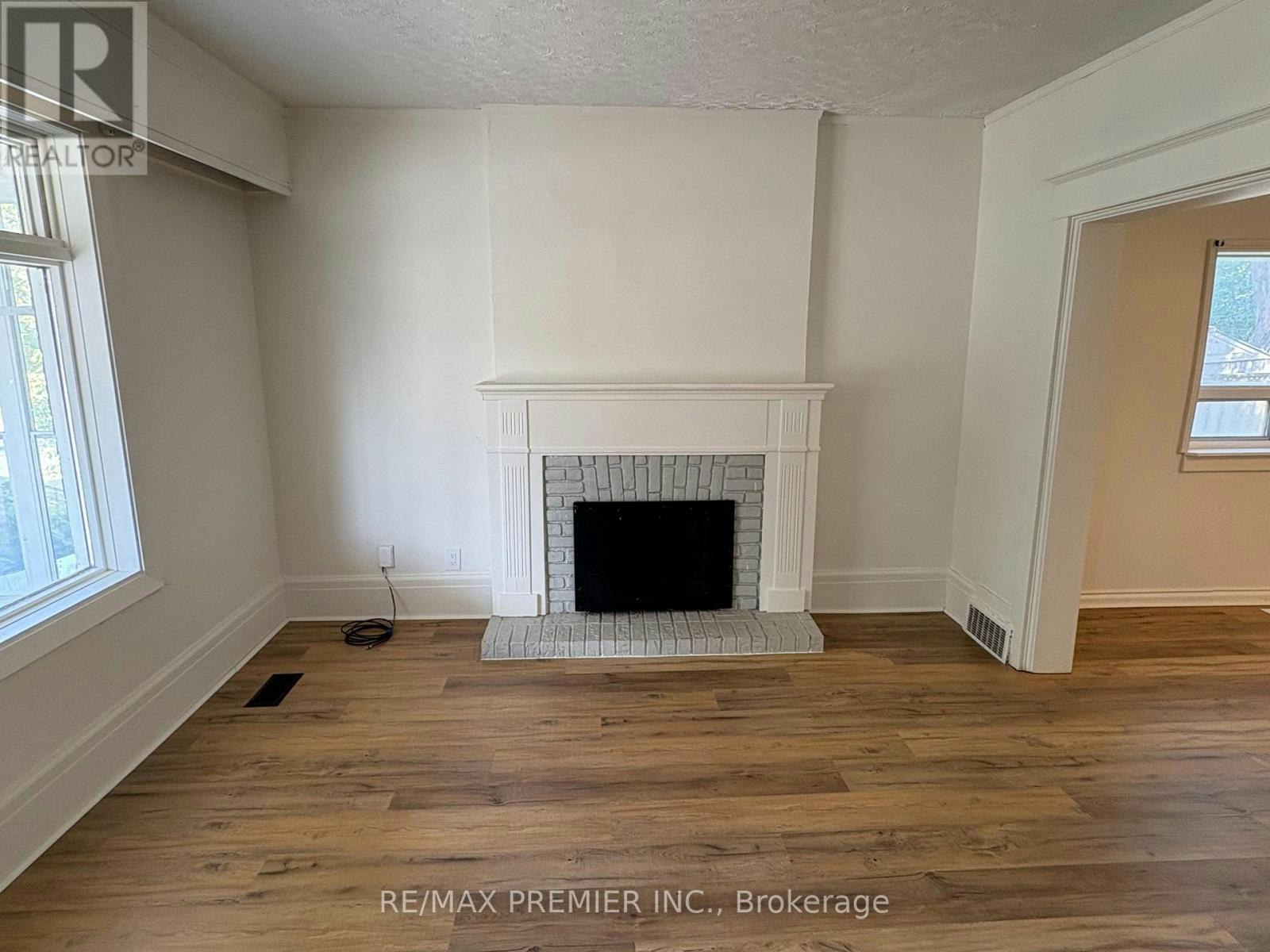 33 Royal York Road, Toronto, ON, M8V 2T3 - 5