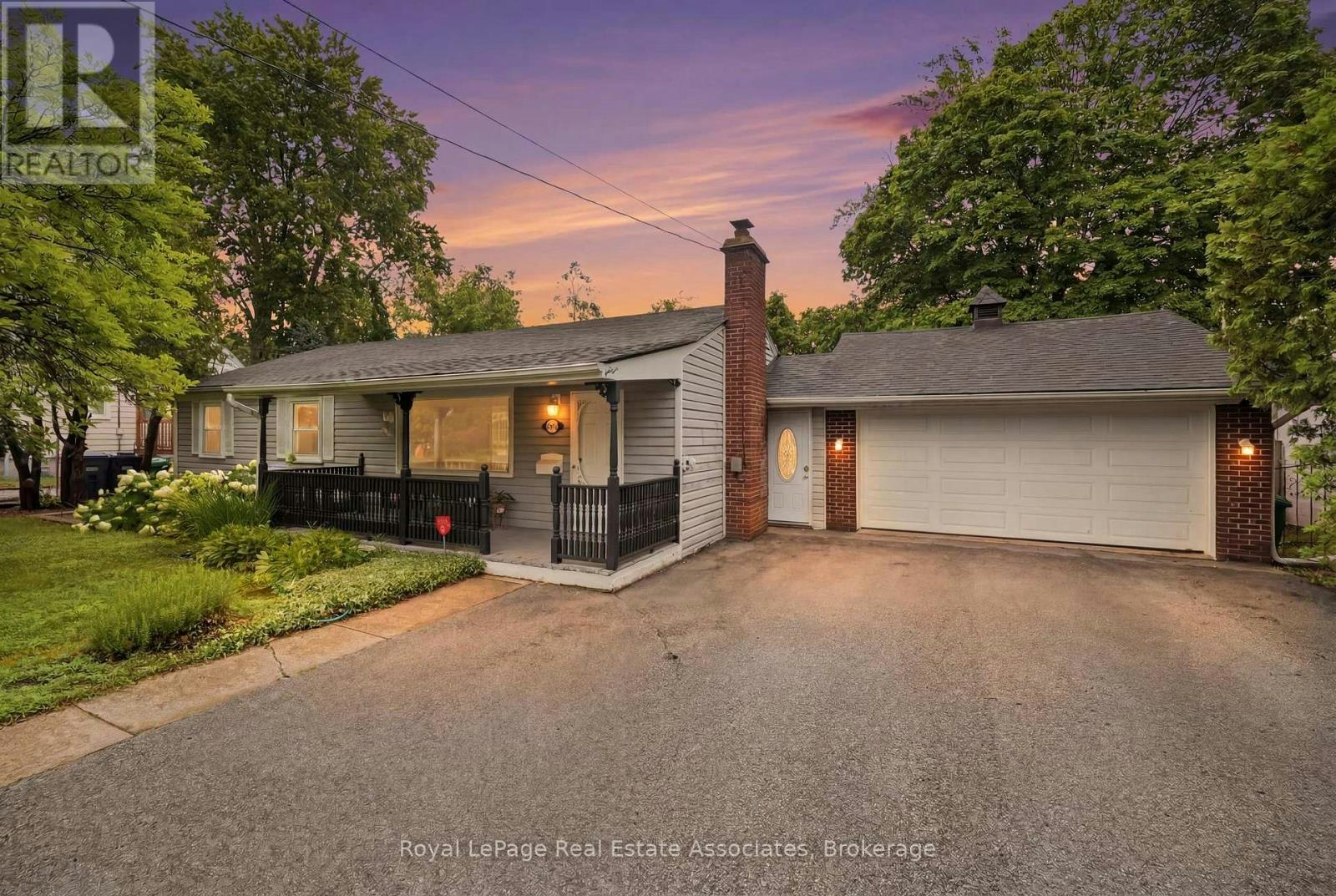 1924 Balsam Avenue, Mississauga, ON, L5J 1L2 - 2
