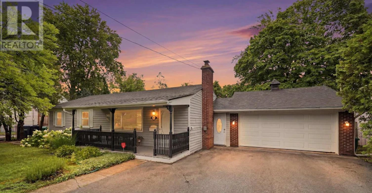 1924 Balsam Avenue, Mississauga, ON, L5J 1L2 - 2