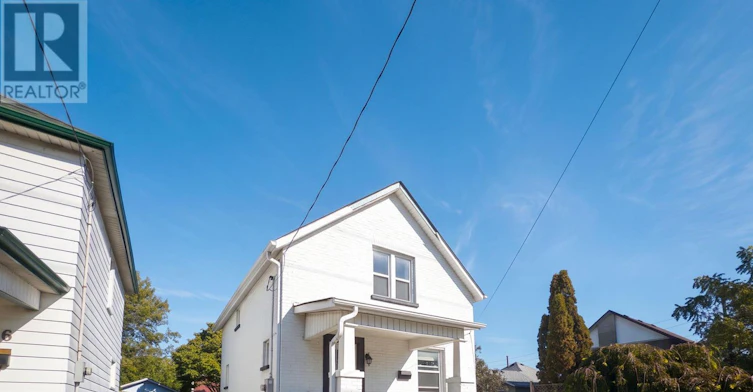 204 Gibb Street, Oshawa, ON, L1J 1Y7 - 2
