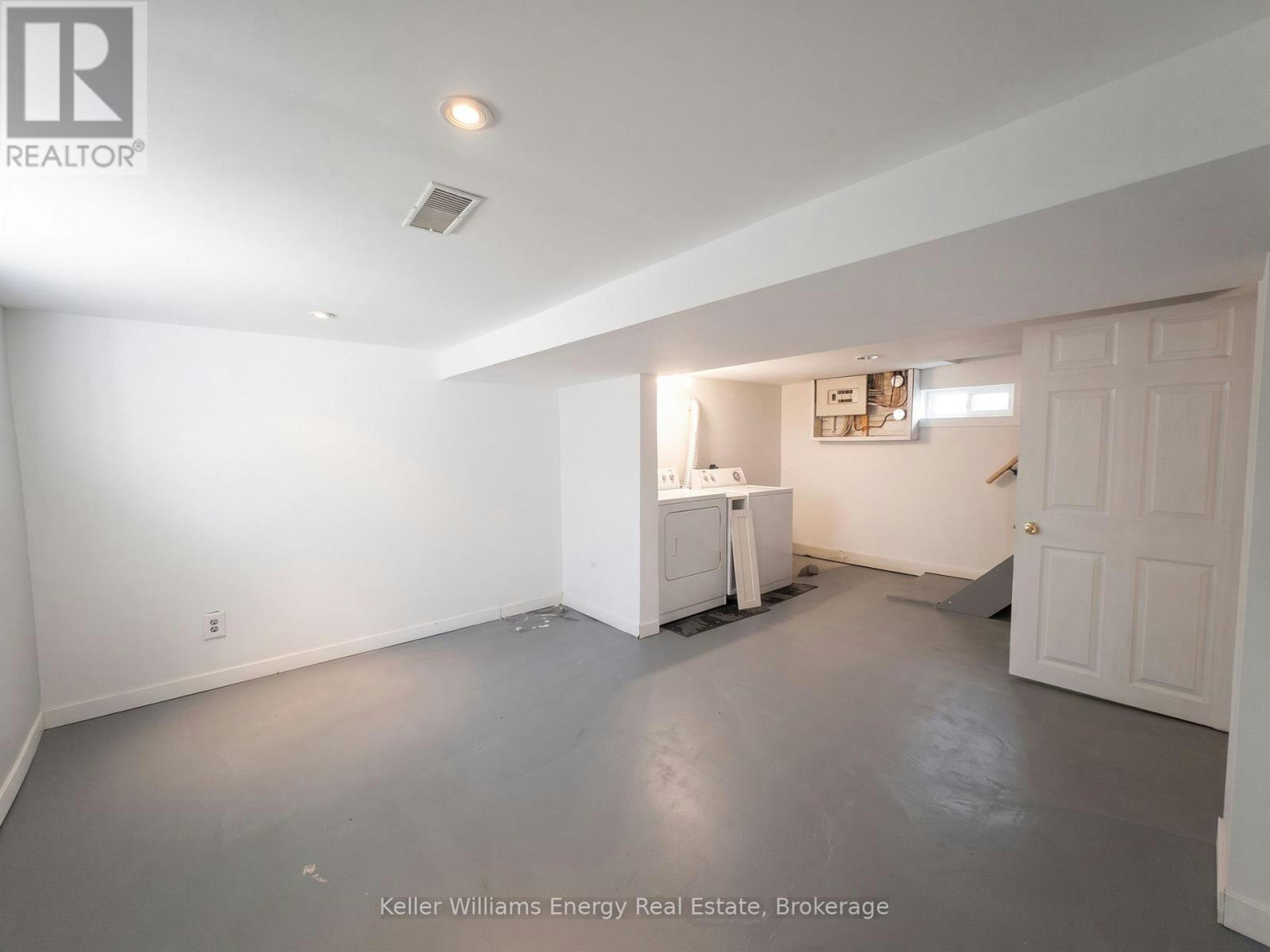 204 Gibb Street, Oshawa, ON, L1J 1Y7 - 21