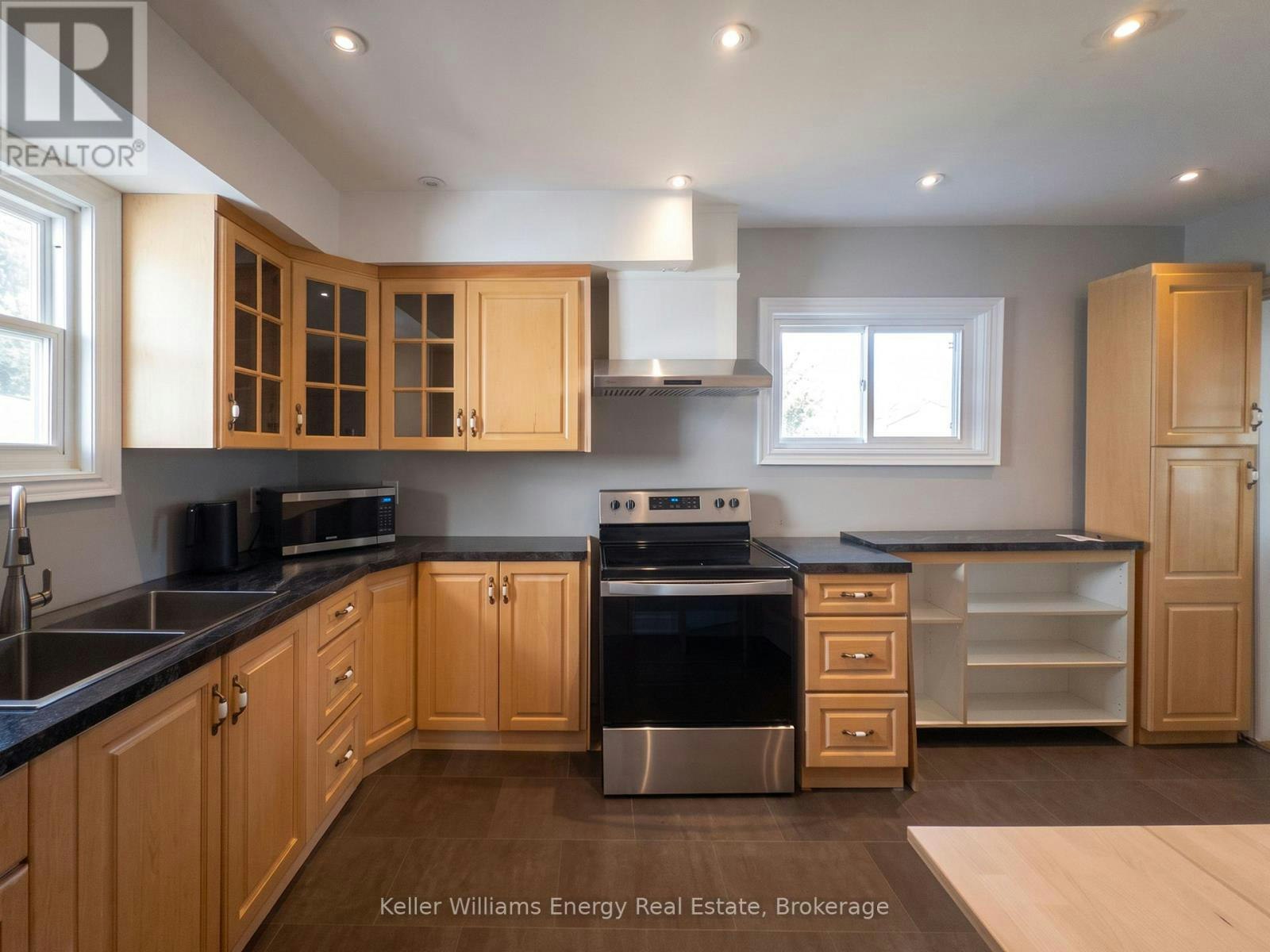 204 Gibb Street, Oshawa, ON, L1J 1Y7 - 3