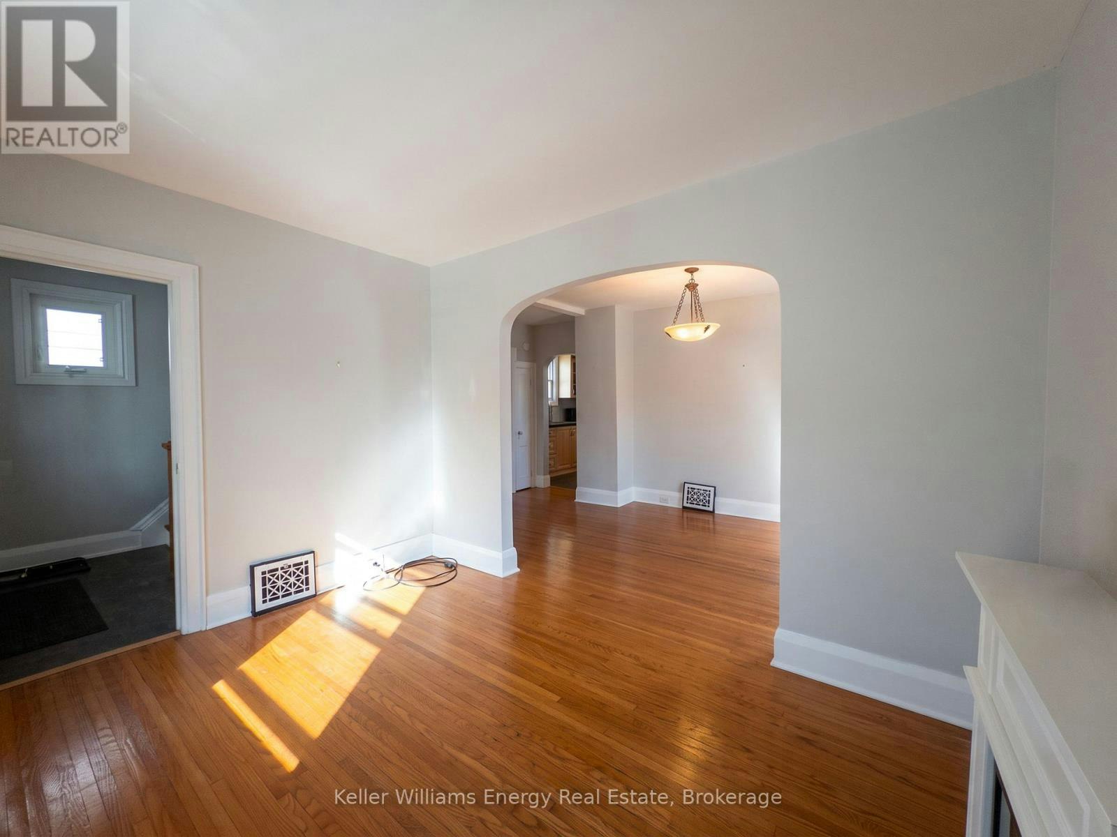 204 Gibb Street, Oshawa, ON, L1J 1Y7 - 9