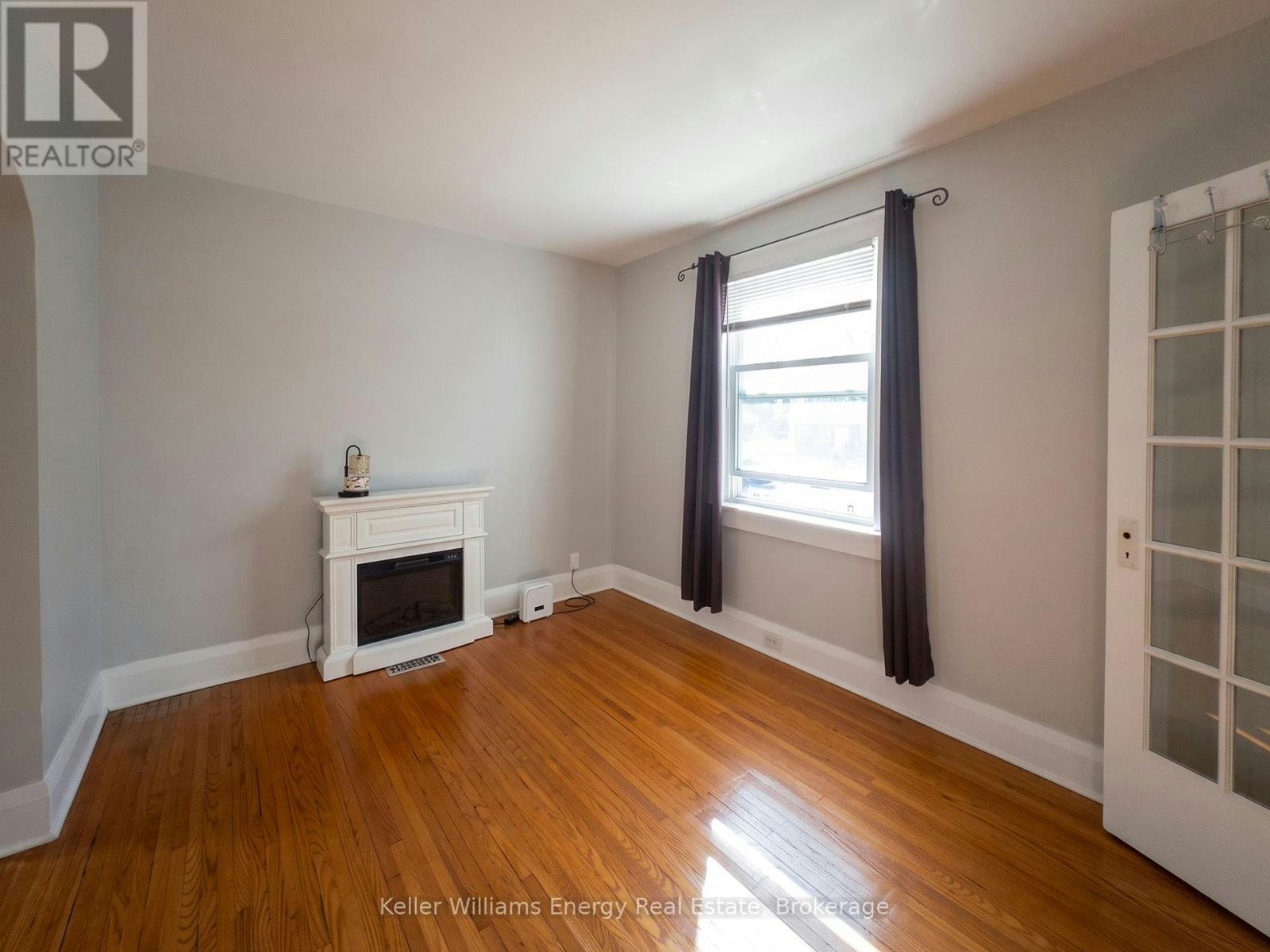 204 Gibb Street, Oshawa, ON, L1J 1Y7 - 8