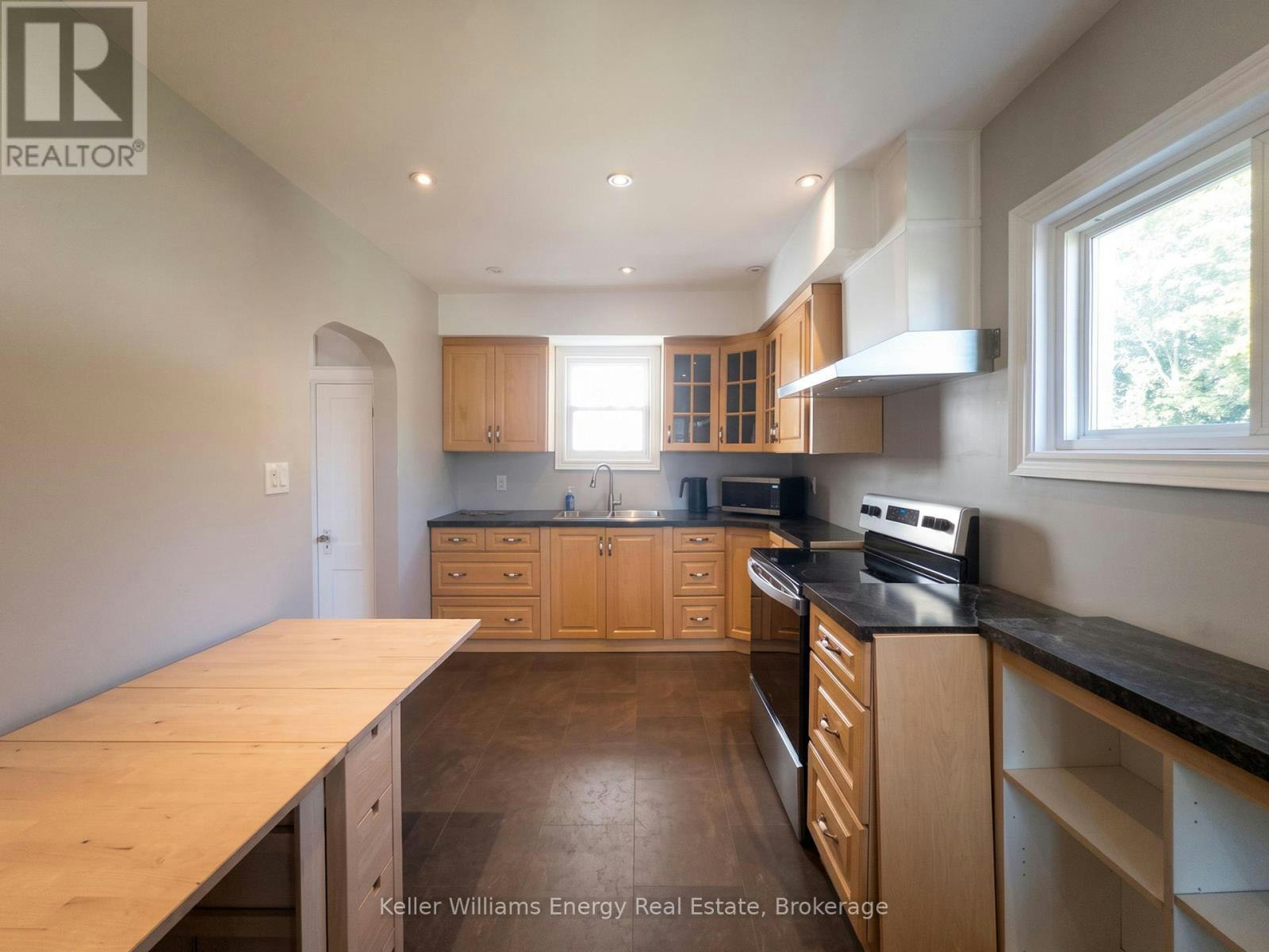 204 Gibb Street, Oshawa, ON, L1J 1Y7 - 6