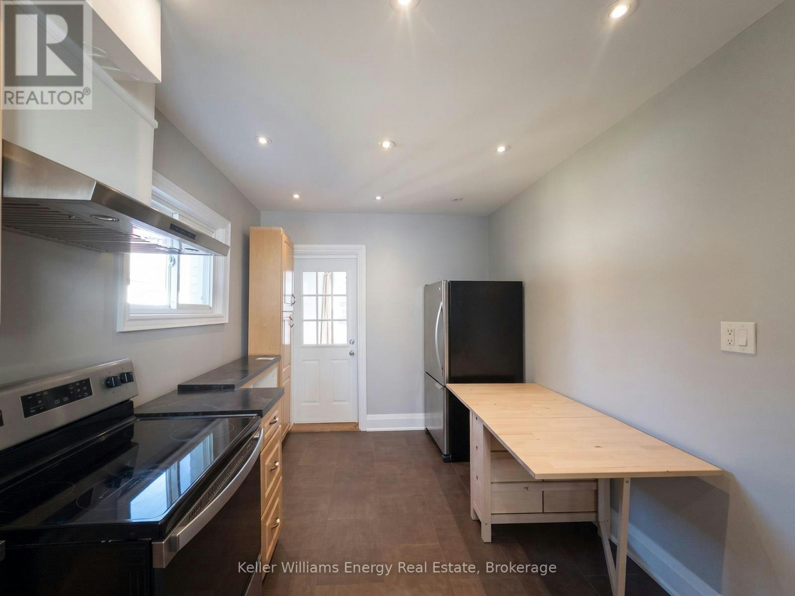 204 Gibb Street, Oshawa, ON, L1J 1Y7 - 5