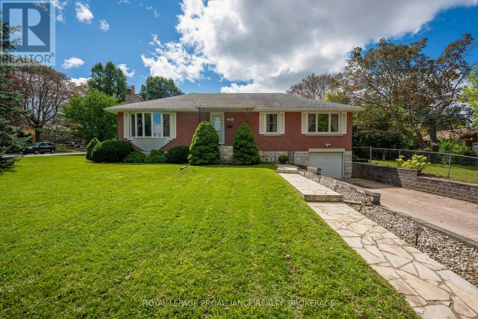 302 Arrowhead Place, Kingston, ON, K7M 3L3
