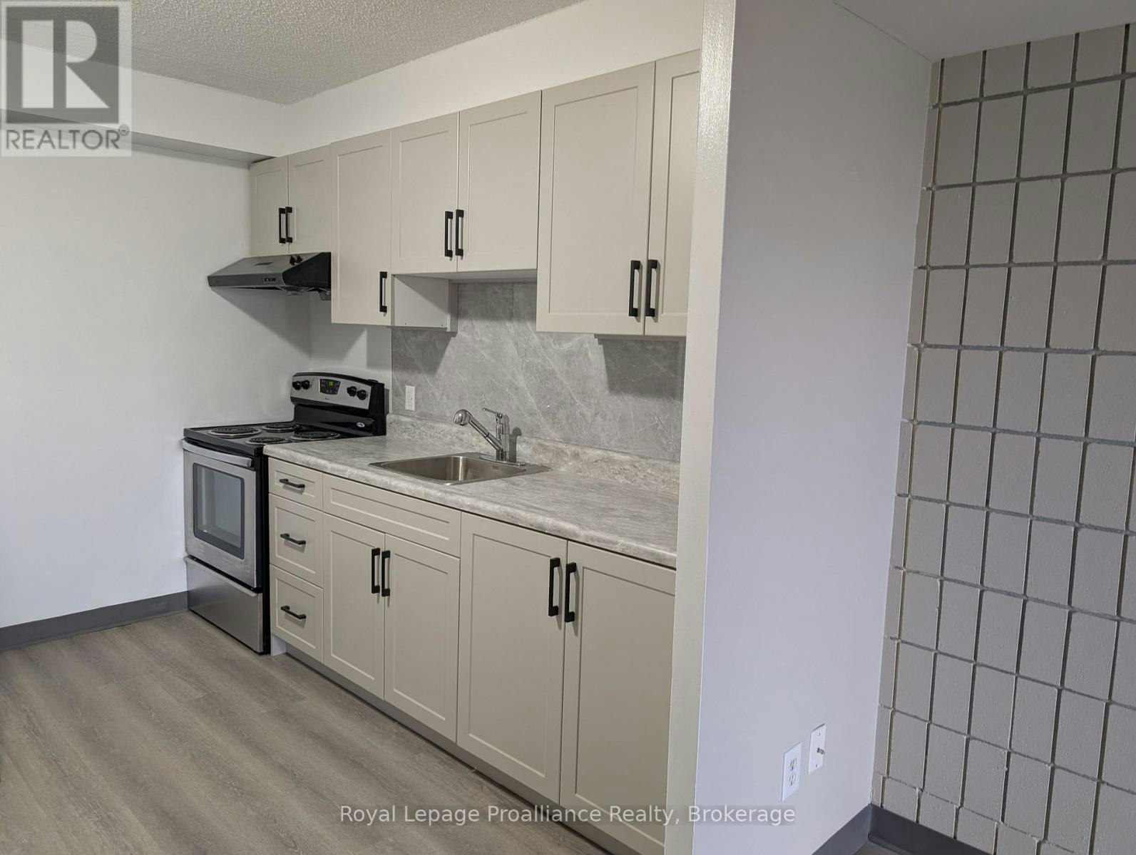 4-1837 Lansdowne Street W, Peterborough, ON, K9K 1R4 - 3