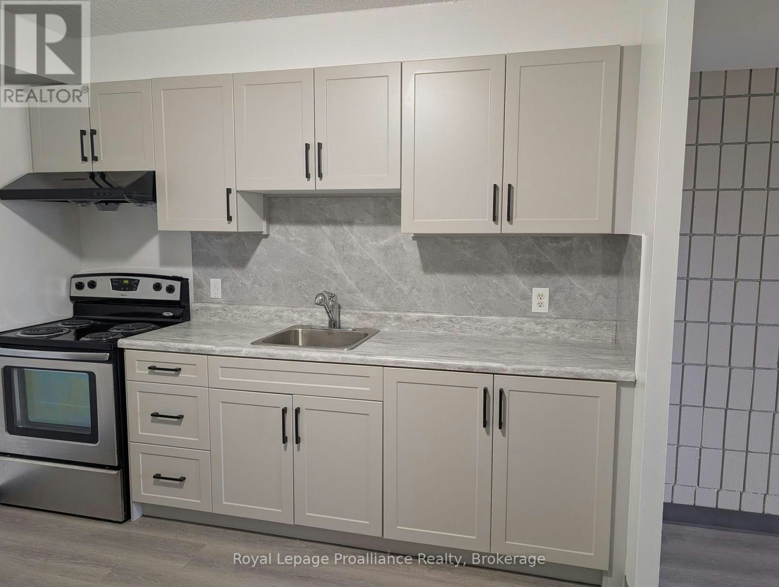 4-1837 Lansdowne Street W, Peterborough, ON, K9K 1R4 - 2