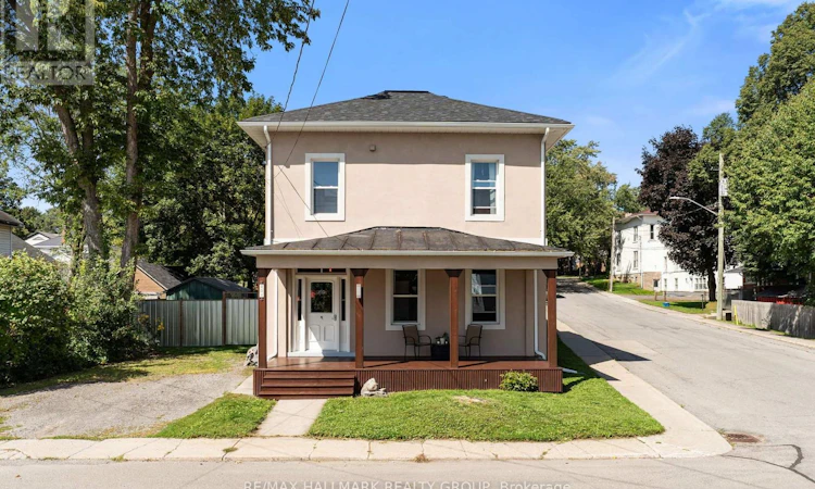 404 Henry Street W