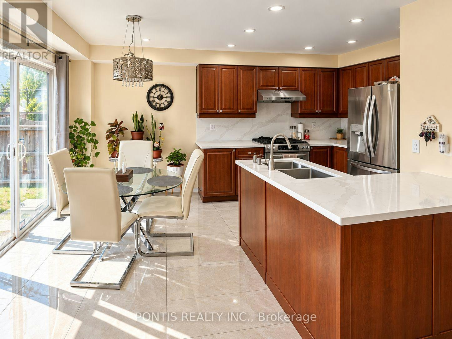 145 Harrongate Place, Whitby, ON, L1R 3E6 - 7