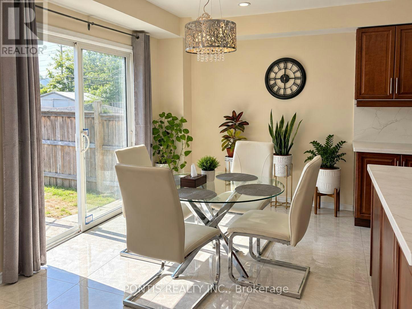 145 Harrongate Place, Whitby, ON, L1R 3E6 - 9