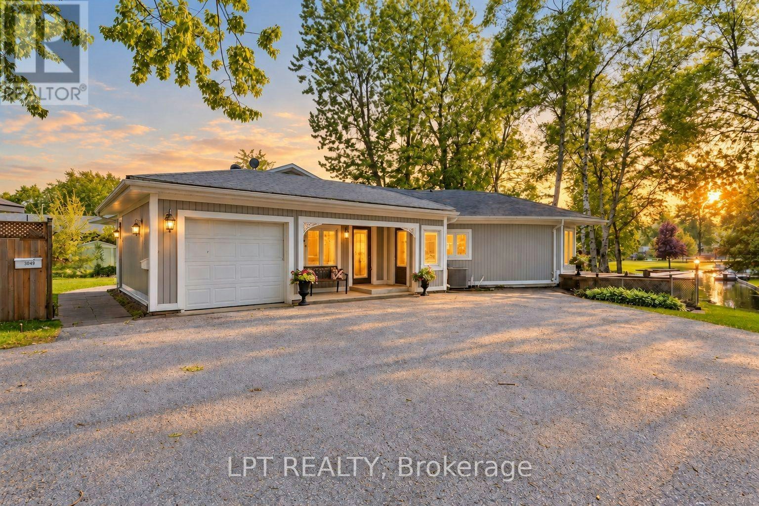 204 The Queensway S, Georgina, ON, L4P 2A6