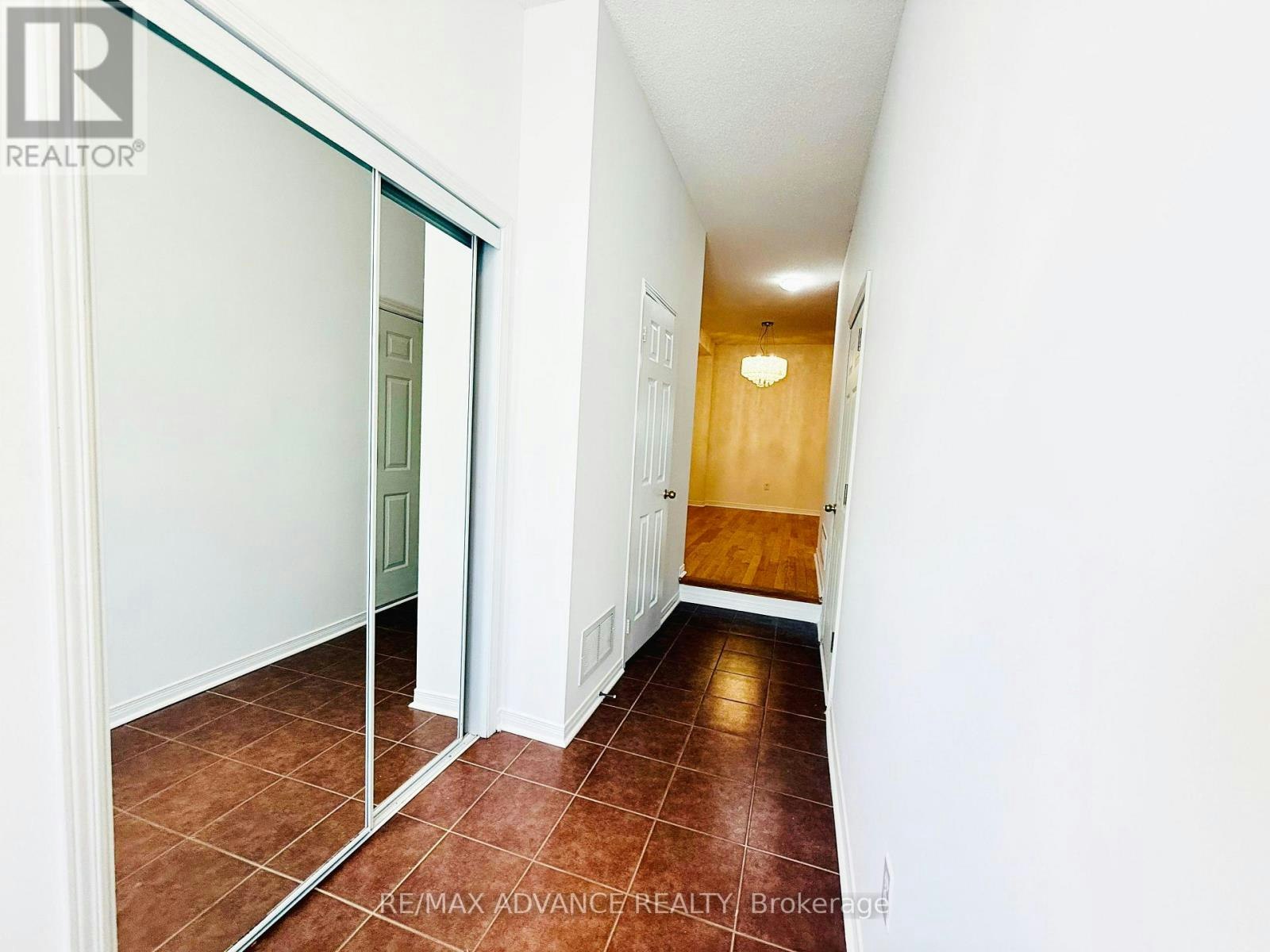 137 Laramie Crescent, Vaughan, ON, L6A 0R1 - 2