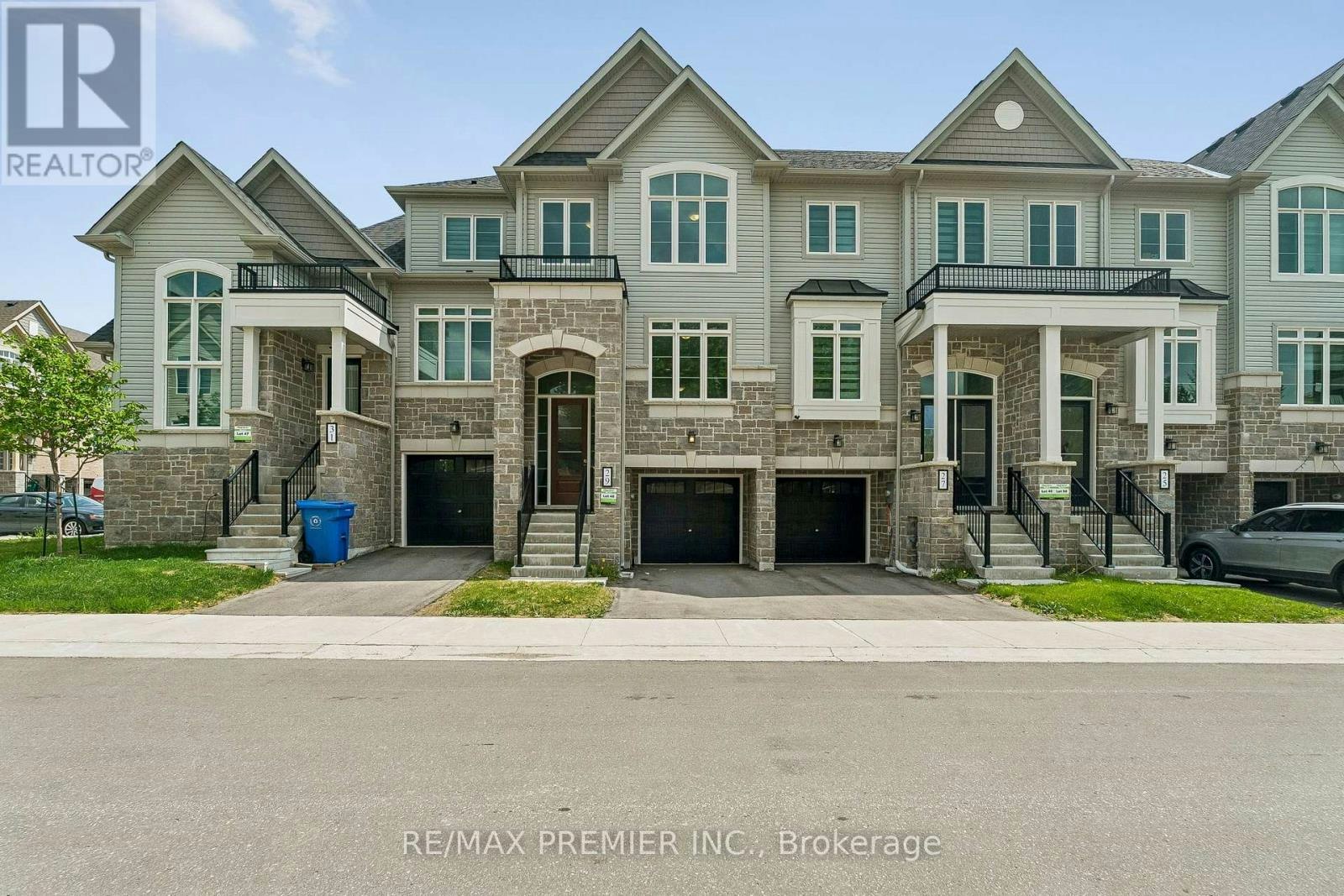29 Lyall Stokes Circle, East Gwillimbury, ON, L0G 1M0