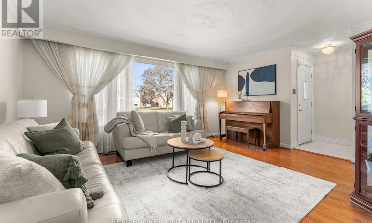 55 Rayoak Drive