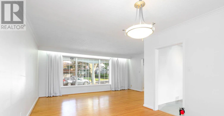 67 Woodthorpe Road, Toronto, ON, M4A 1S6 - 8