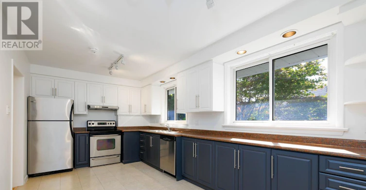 67 Woodthorpe Road, Toronto, ON, M4A 1S6 - 11