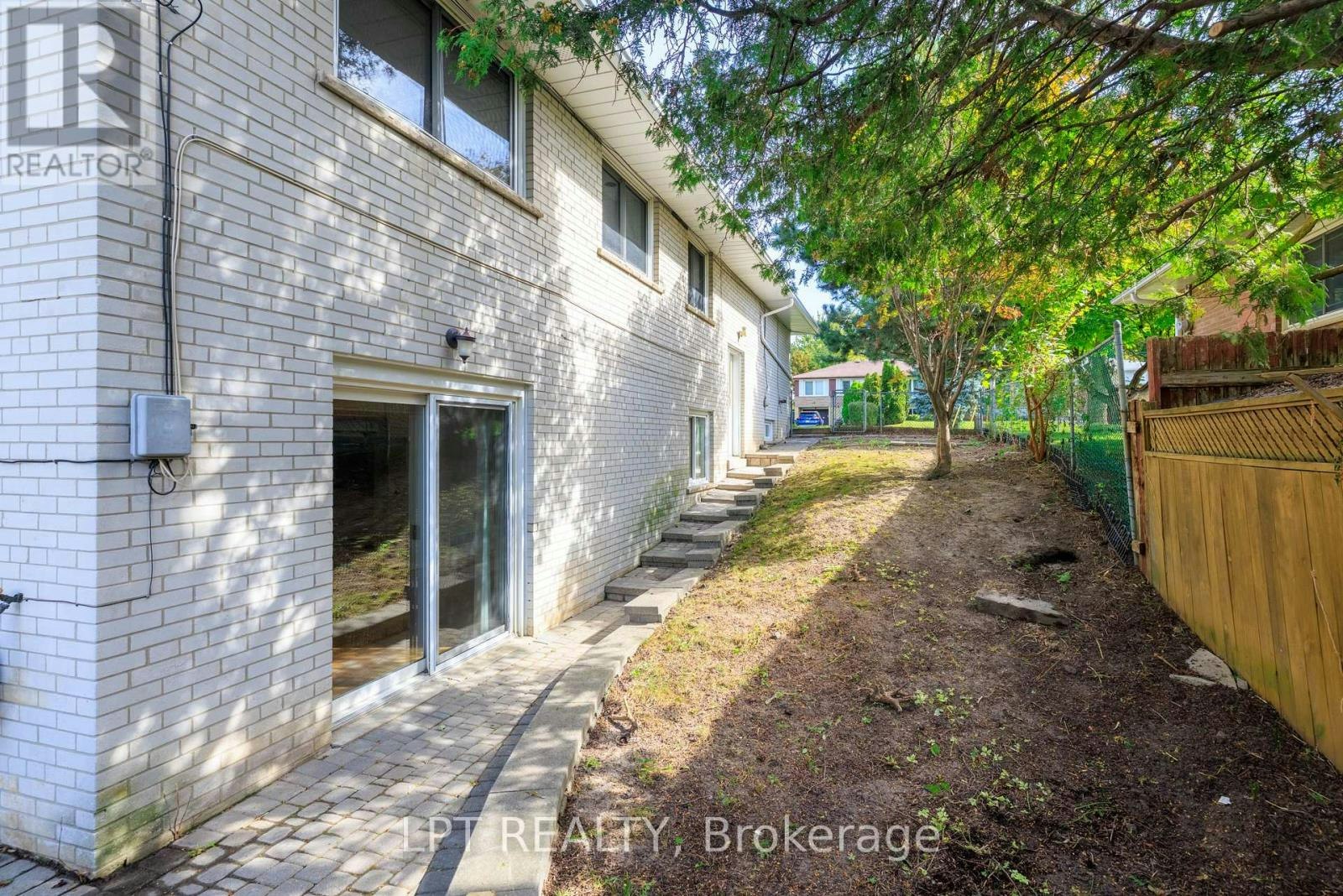 67 Woodthorpe Road, Toronto, ON, M4A 1S6 - 31