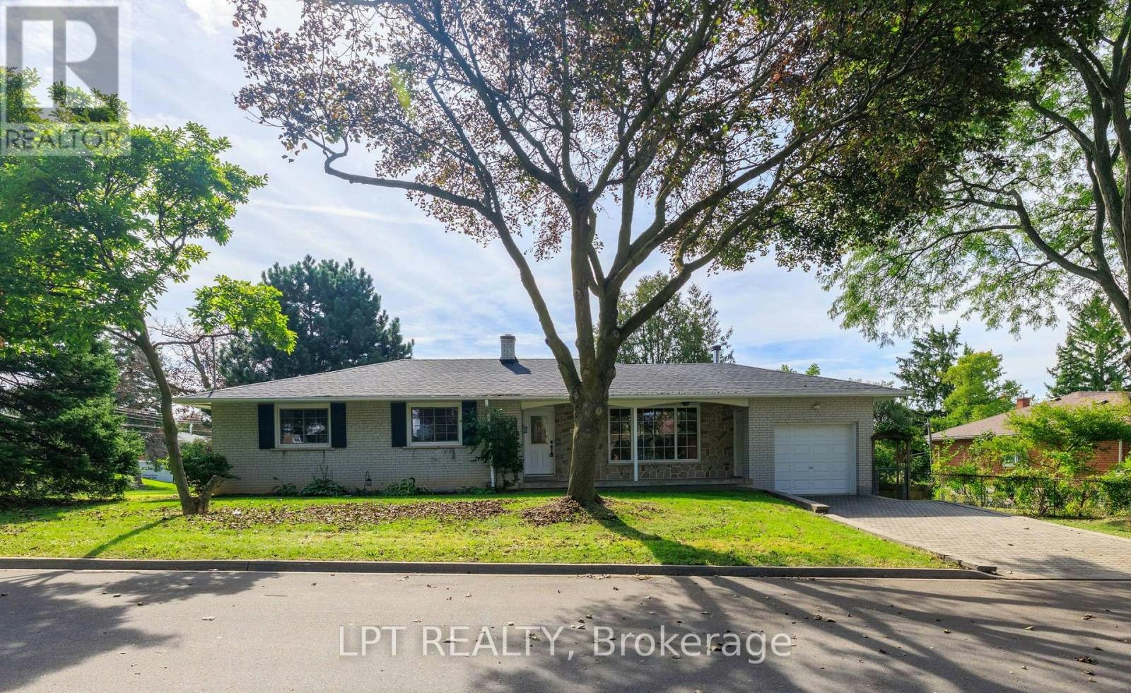 67 Woodthorpe Road, Toronto, ON, M4A 1S6