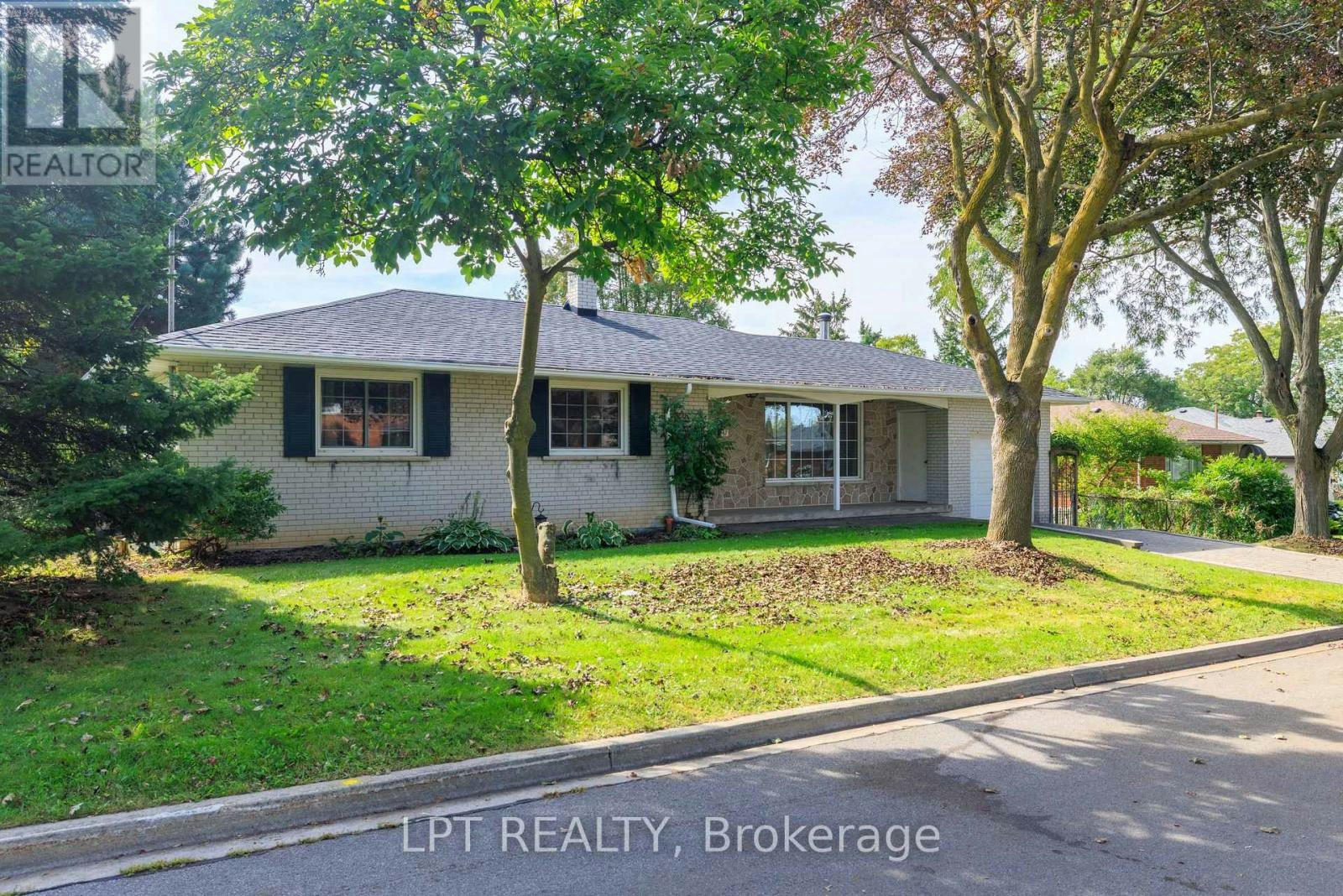 67 Woodthorpe Road, Toronto, ON, M4A 1S6 - 4