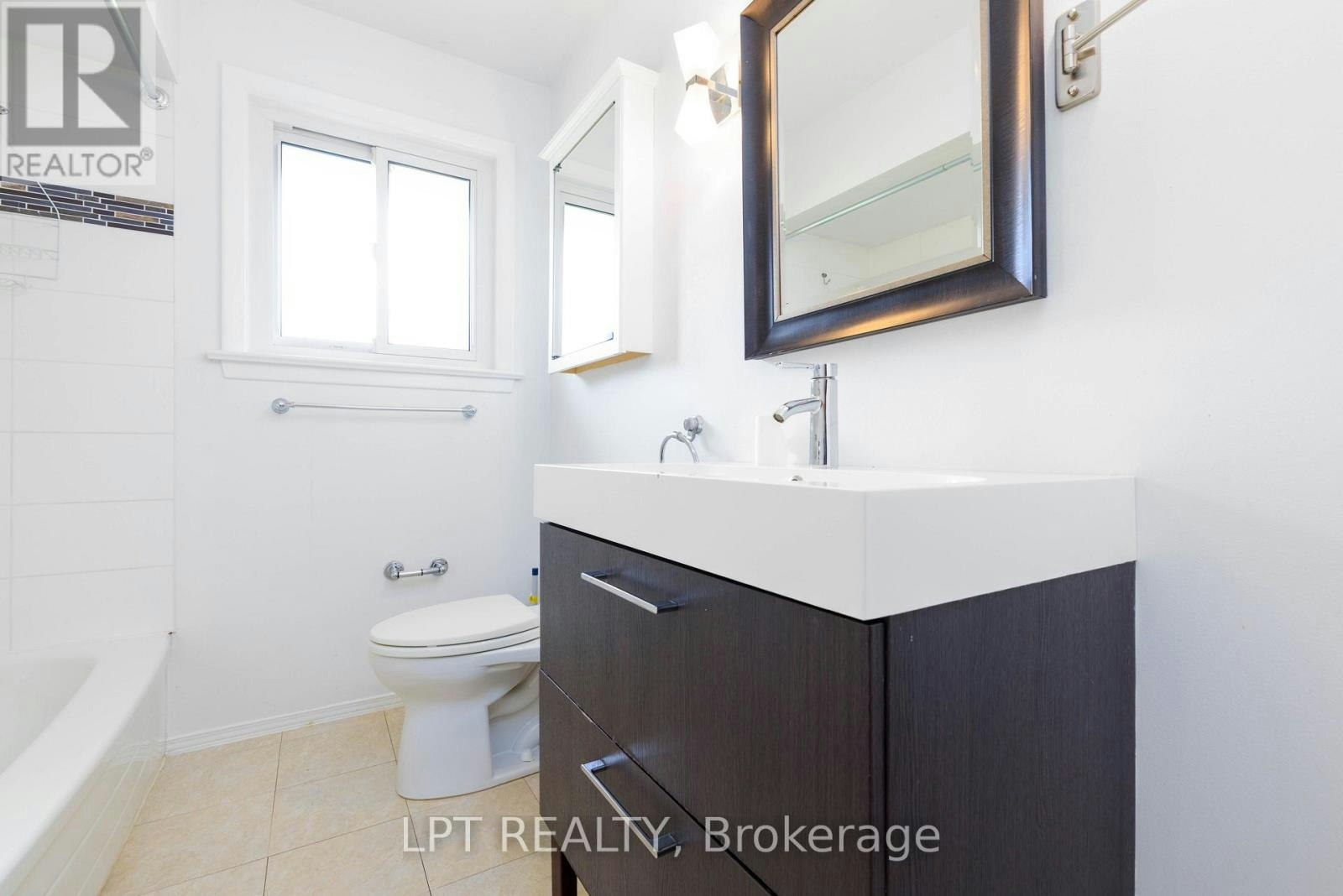 67 Woodthorpe Road, Toronto, ON, M4A 1S6 - 18