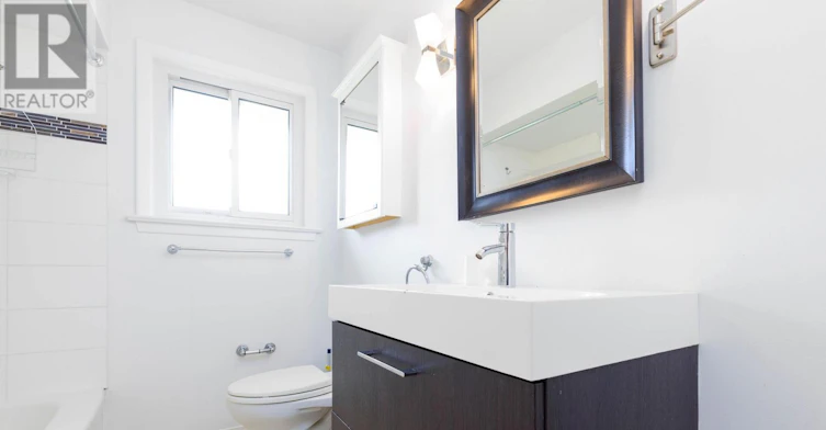 67 Woodthorpe Road, Toronto, ON, M4A 1S6 - 18