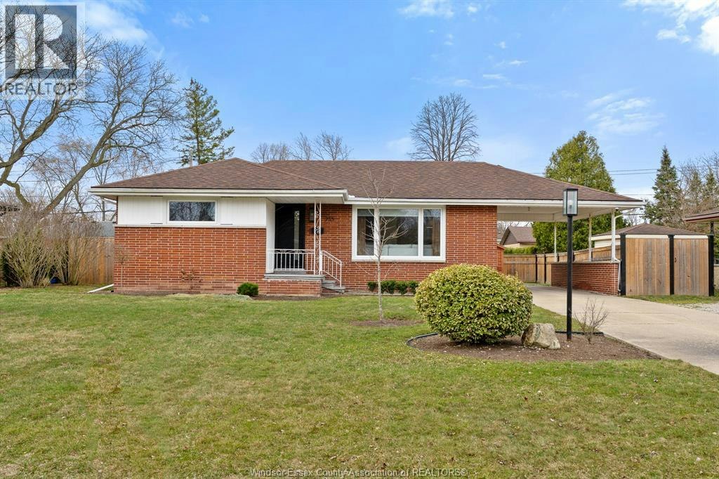 735 Lounsborough, Windsor, ON, N9G 1G1