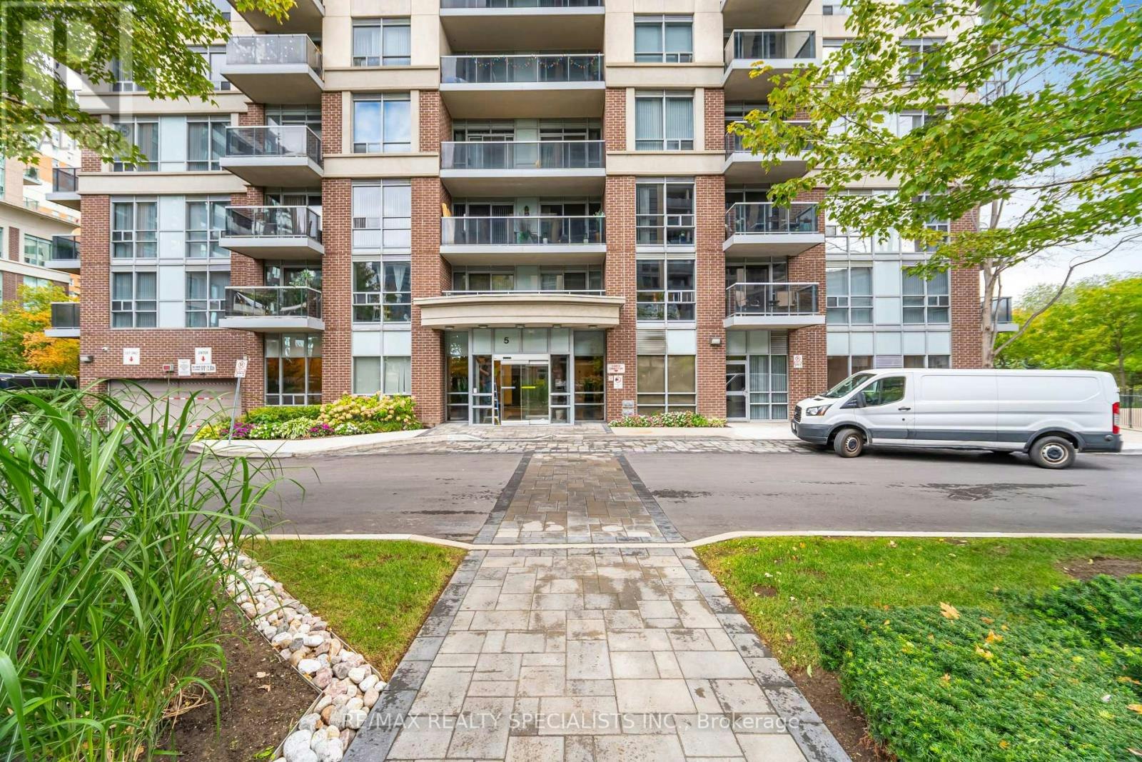1005-5 Michael Power Place, Toronto, ON, M9A 0A3