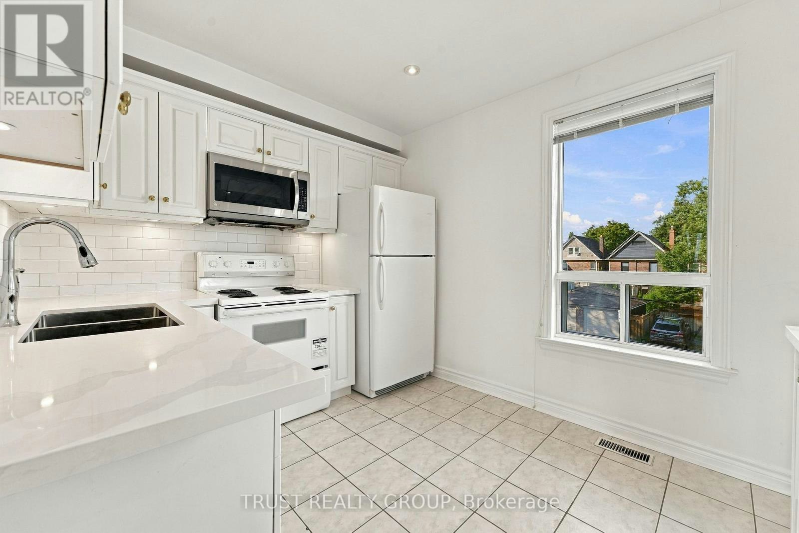 2ND & 3RD FLOOR-2279 Dundas Street W, Toronto, ON, M6R 1X6 - 5