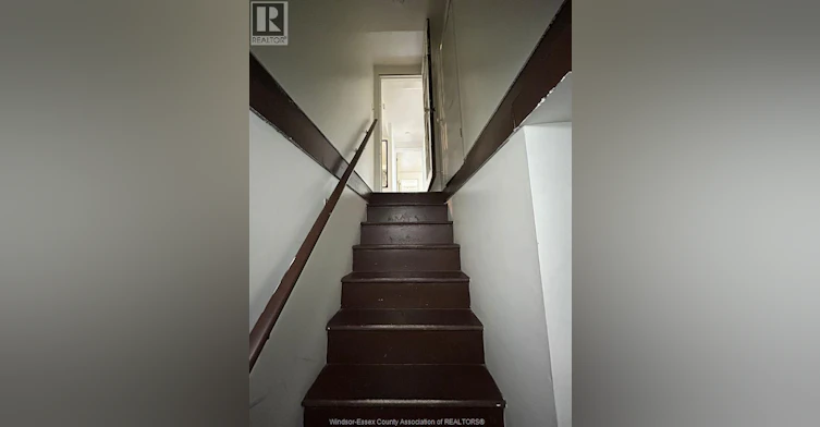 UPPER-3153 Peter Street, Windsor, ON, N9C 1H3 - 2