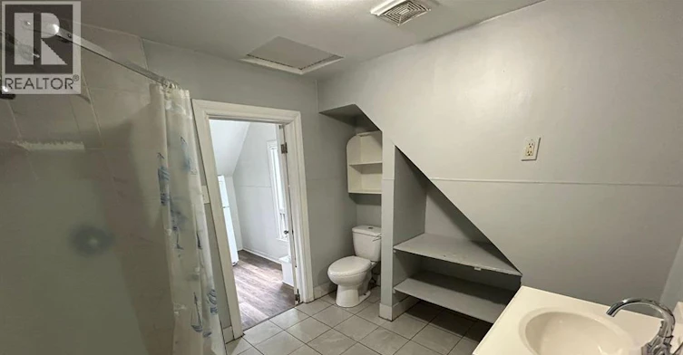 UPPER-3153 Peter Street, Windsor, ON, N9C 1H3 - 8