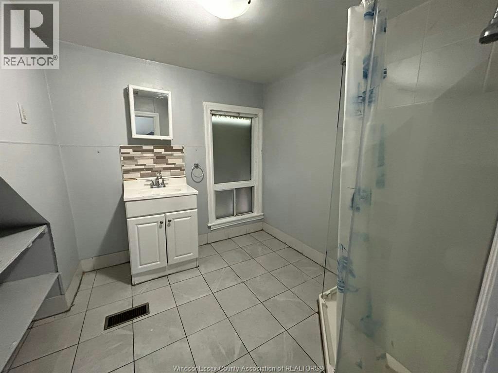 UPPER-3153 Peter Street, Windsor, ON, N9C 1H3 - 9
