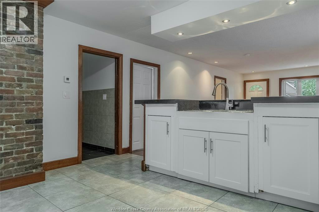 248 Pierre, Windsor, ON, N9A 2A8 - 9