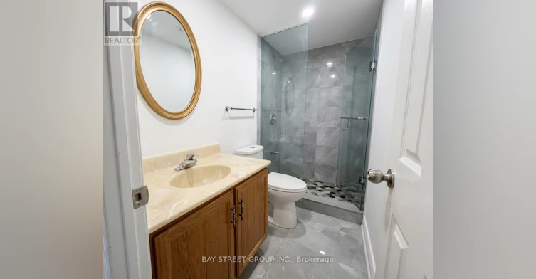 345 Centre Street E, Richmond Hill, ON, L4C 1B3 - 7