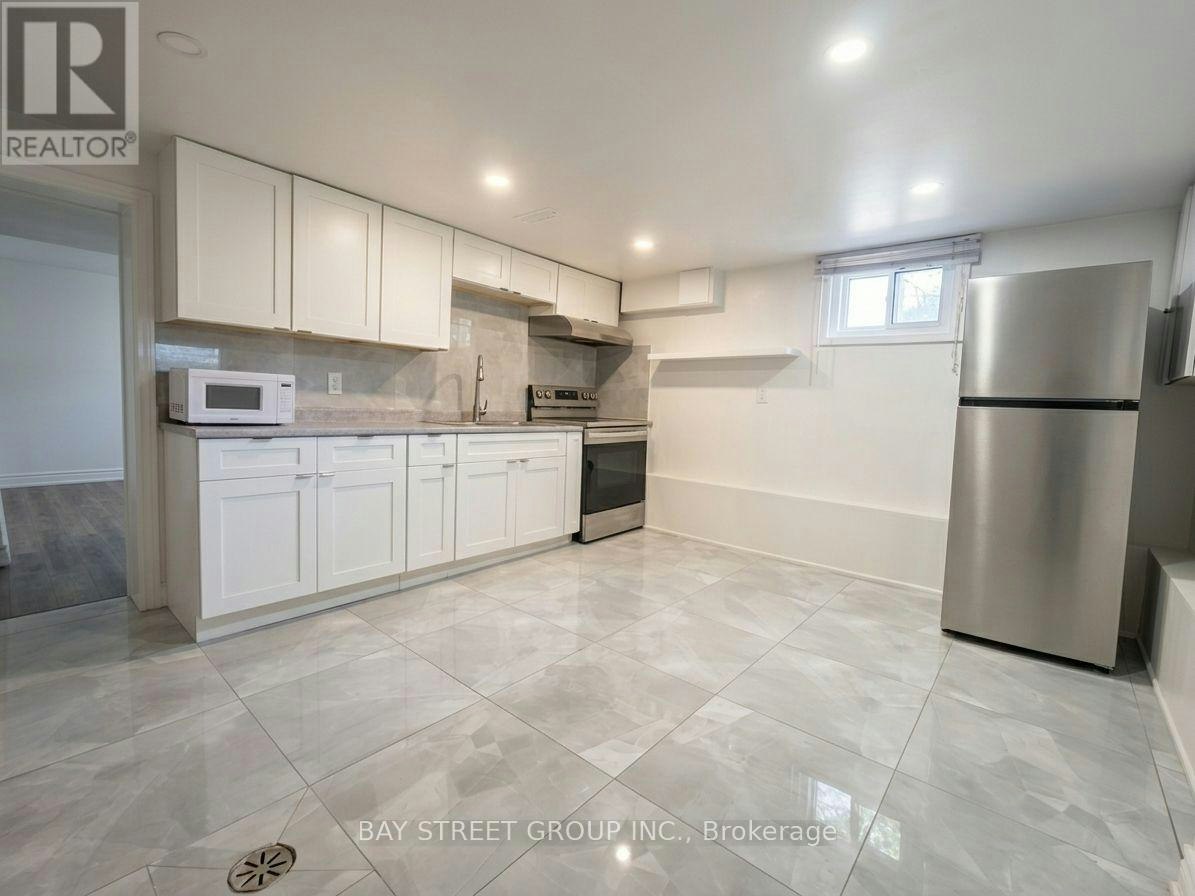 345 Centre Street E, Richmond Hill, ON, L4C 1B3 - 2