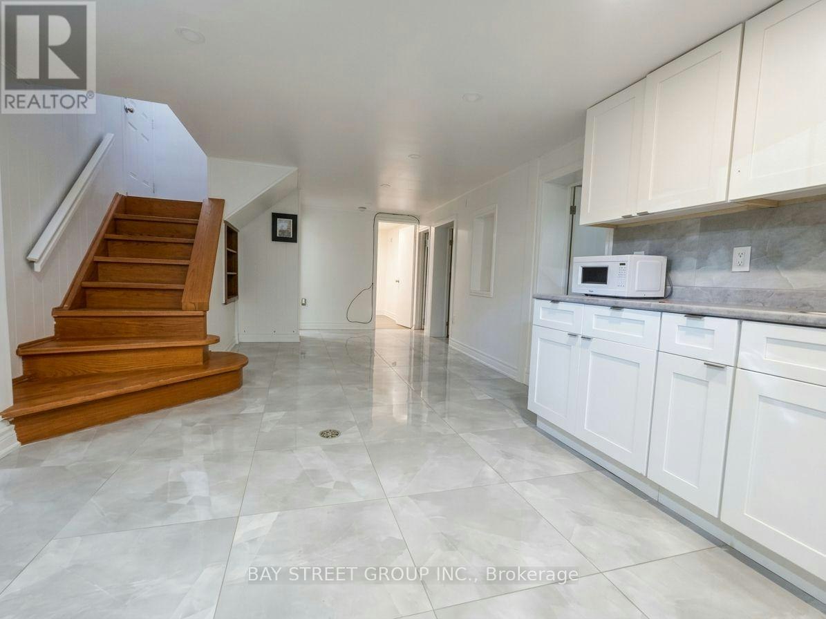 345 Centre Street E, Richmond Hill, ON, L4C 1B3 - 4