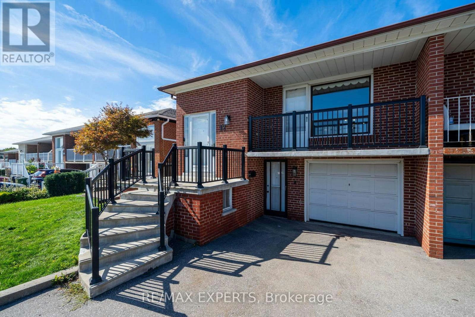 12 Paradelle Crescent, Toronto, ON, M3N 1E4