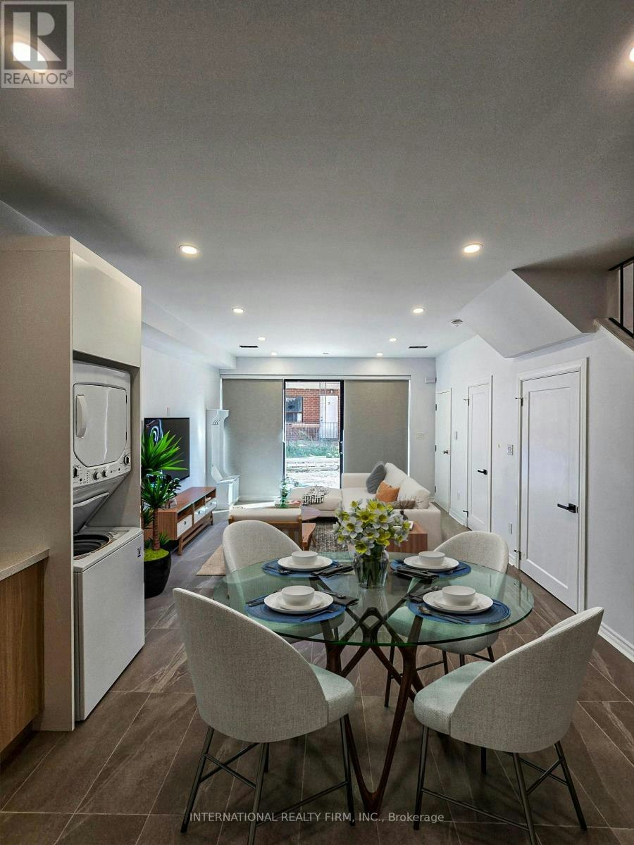 8R-8 Watt Avenue, Toronto, ON, M6M 3R1 - 3