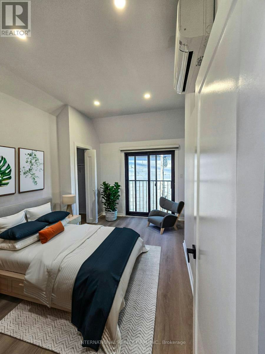 8R-8 Watt Avenue, Toronto, ON, M6M 3R1 - 11