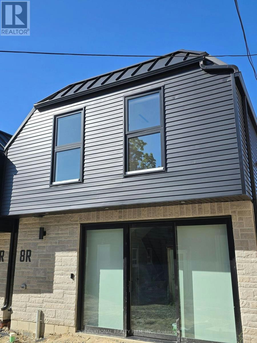 8R-8 Watt Avenue, Toronto, ON, M6M 3R1