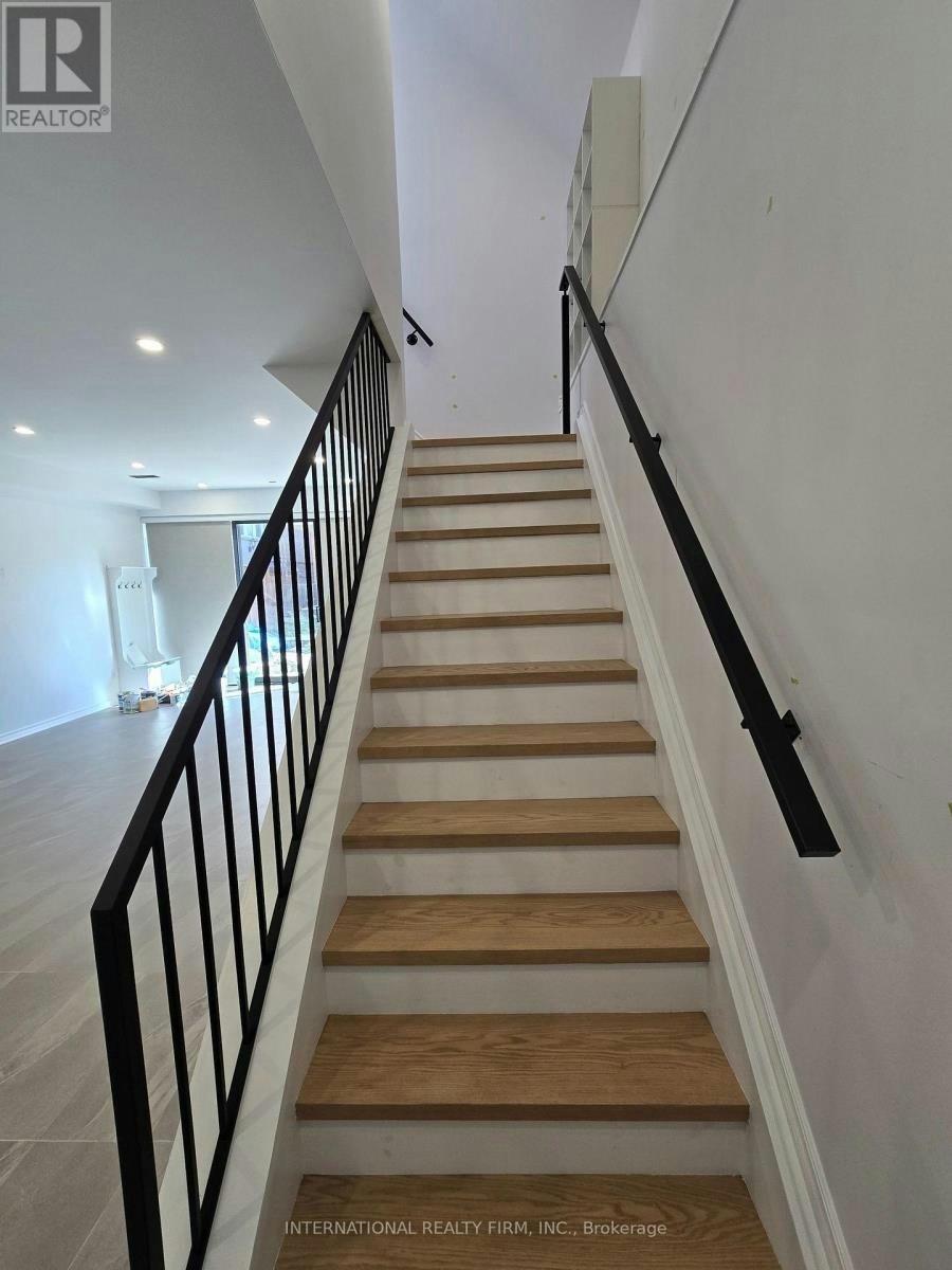 8R-8 Watt Avenue, Toronto, ON, M6M 3R1 - 9