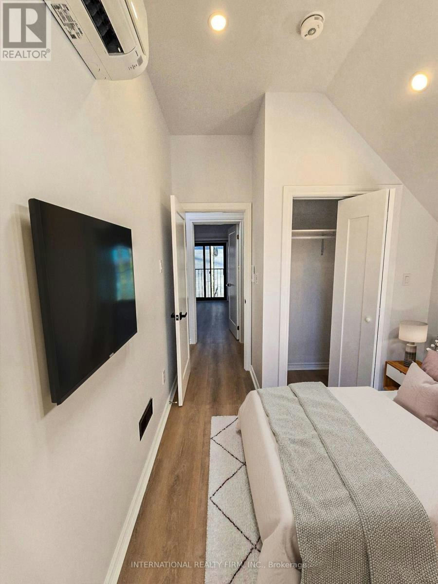 8R-8 Watt Avenue, Toronto, ON, M6M 3R1 - 12