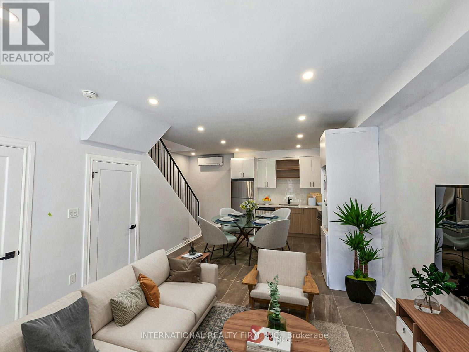 8R-8 Watt Avenue, Toronto, ON, M6M 3R1 - 2