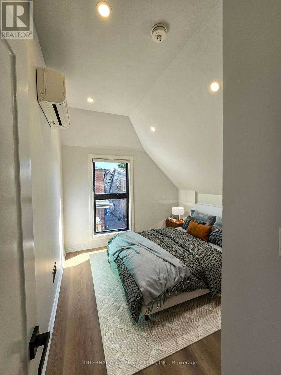 8R-8 Watt Avenue, Toronto, ON, M6M 3R1 - 13