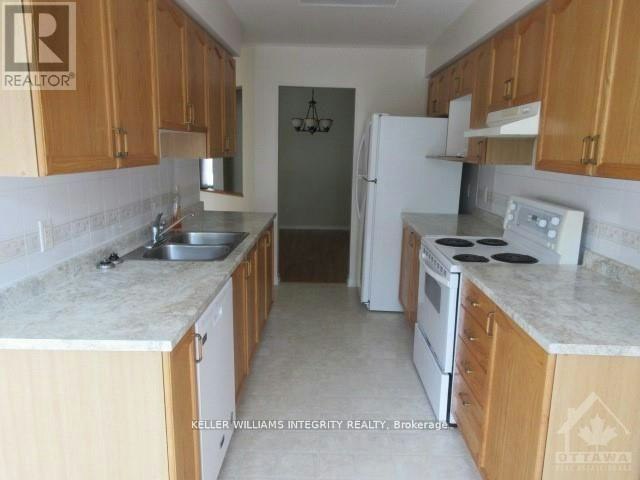 150 Blackdome Crescent, Ottawa, ON, K2T 1A7 - 4