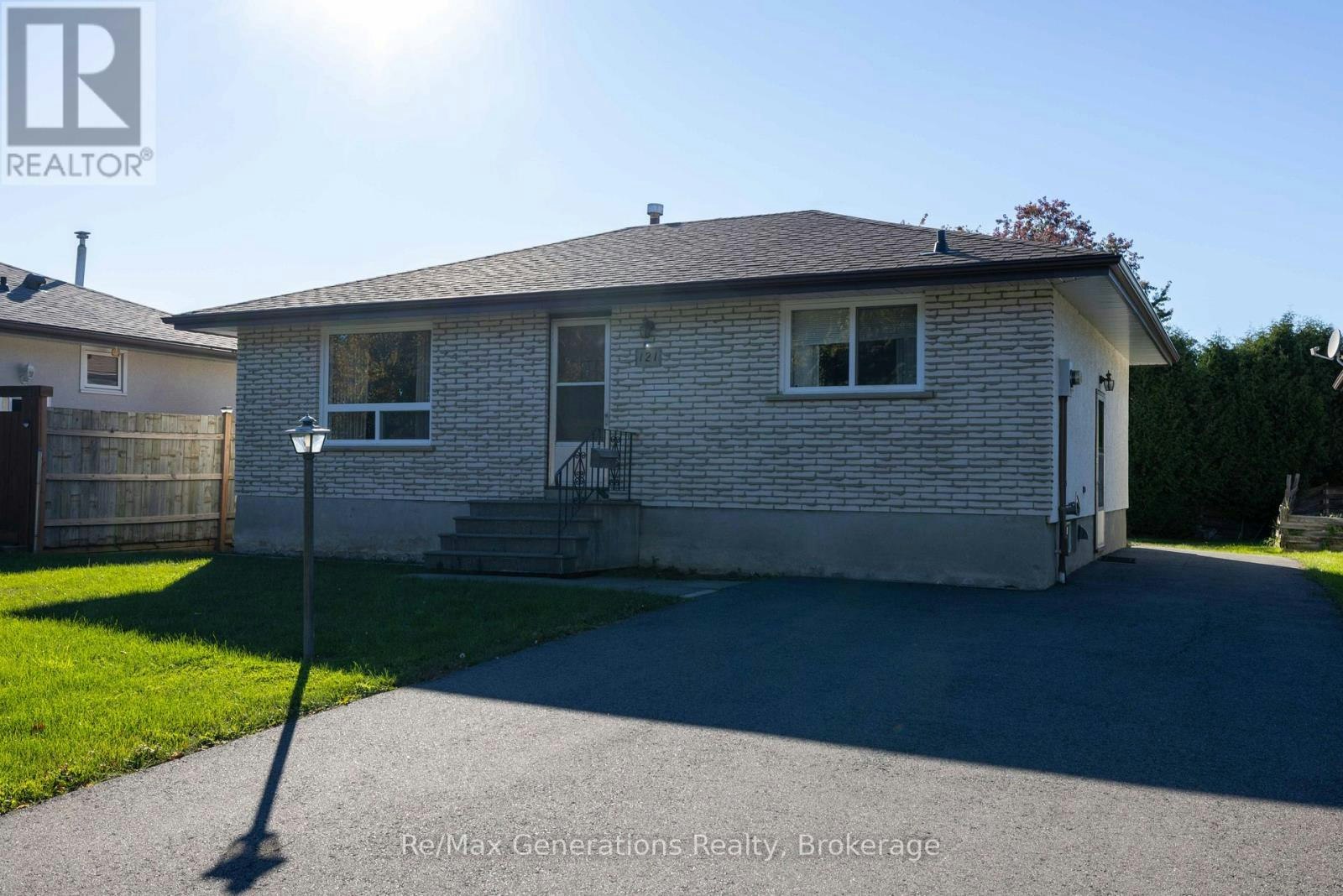 121 Loyola Place, Thunder Bay, ON, P7C 5N6