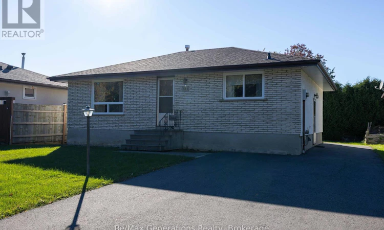 121 Loyola Place