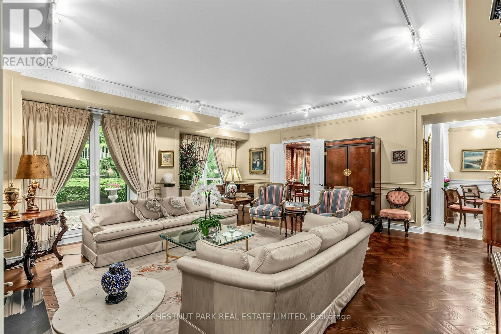 102-11 William Carson Crescent, Toronto, ON, M2P 2G1